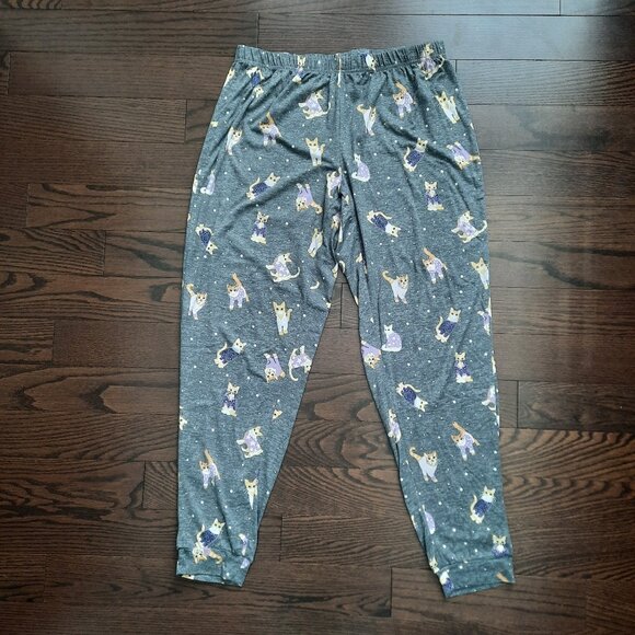 Cat patterned pajamas - M - Picture 5 of 9